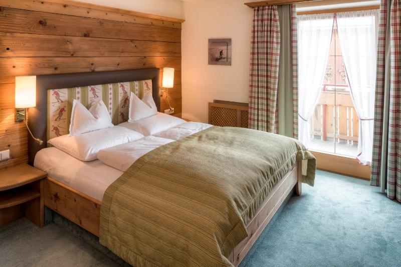 Double Room with Balcony image 3