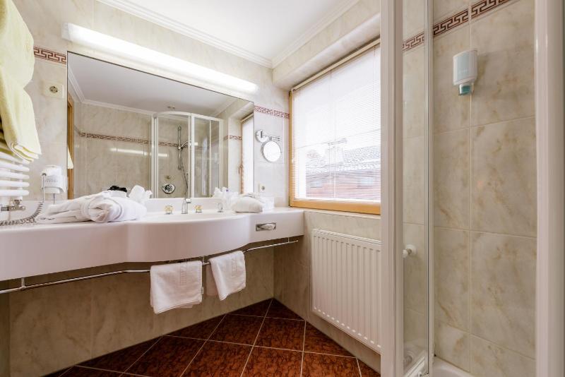 Double Room with Balcony image 1
