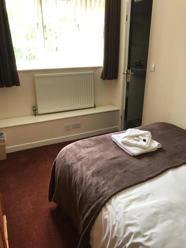 Standard Single Room image 3