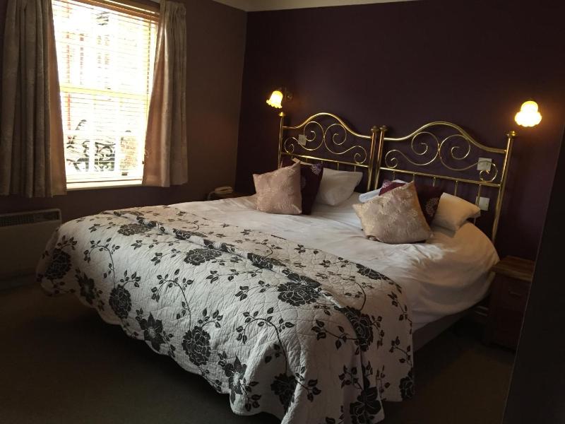 Superior King Room image 4