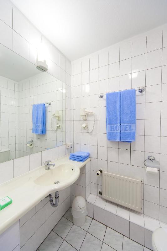 Double Room image 2