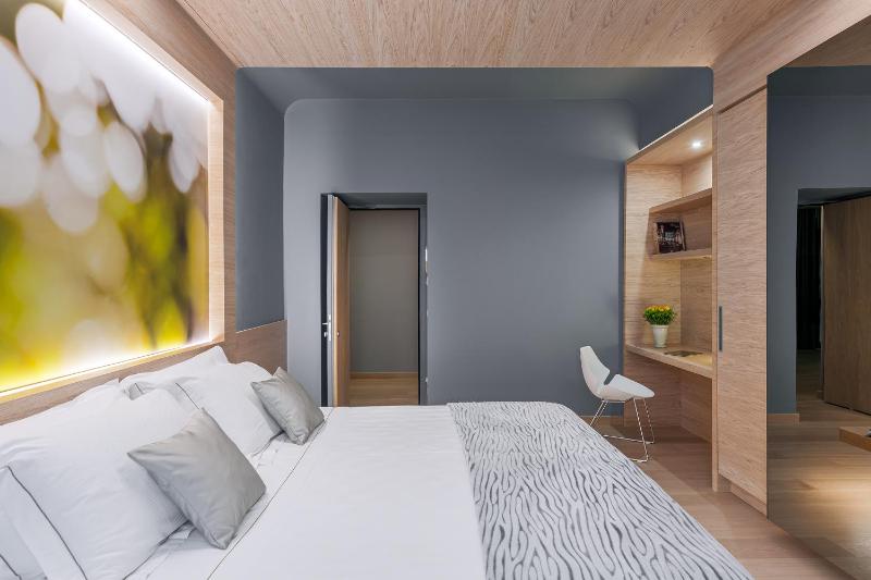 Superior Double Room image 3