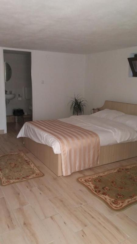 Quadruple Room with Shared Bathroom image 3