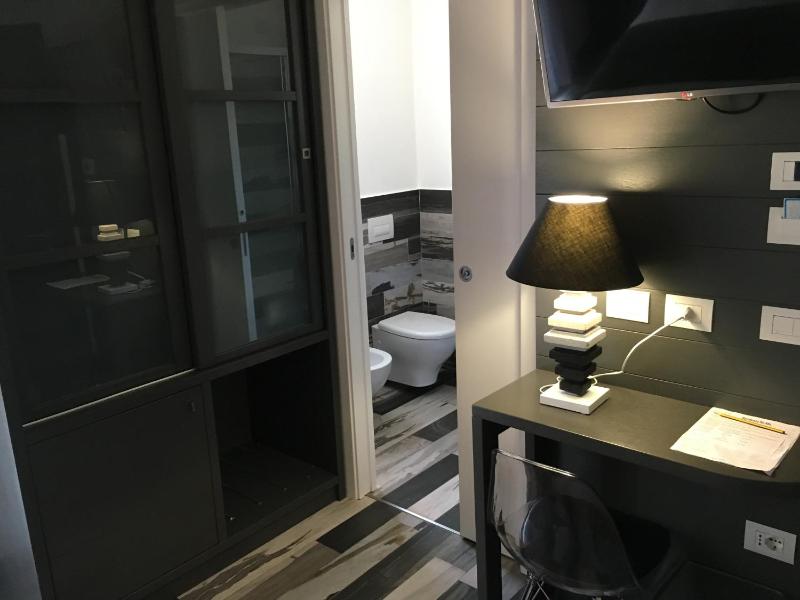 Double or Twin Room with Balcony image 4