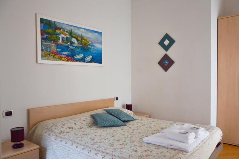 Apartment with Balcony - Vicolo Volto San Luca 18 image 3