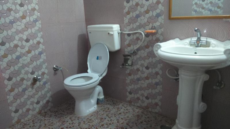 Standard King Room image 2