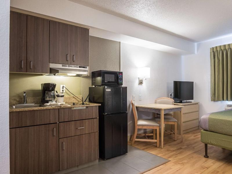Quadruple Room - Non-Smoking image 3