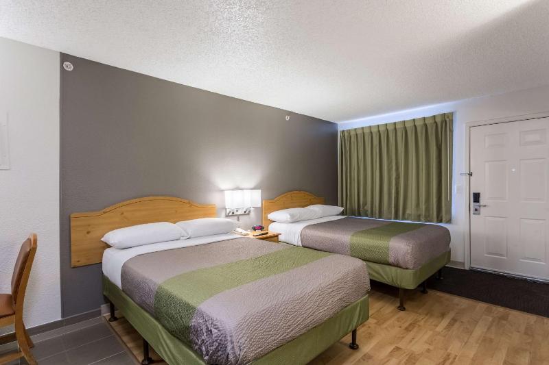 Quadruple Room - Disability Access - Non-Smoking image 4