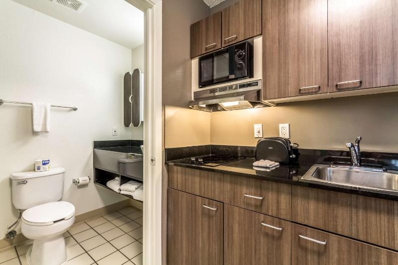 Queen Room - Disability Access - Non-Smoking image 1
