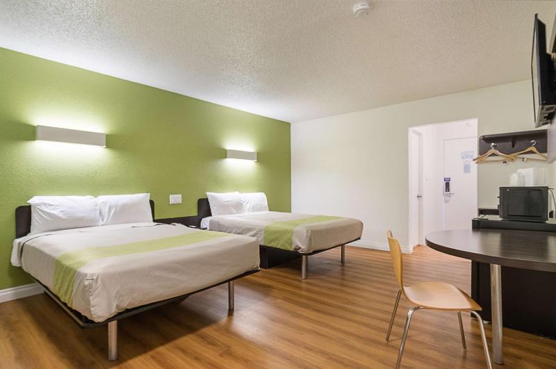 Quadruple Room - Non-Smoking image 4
