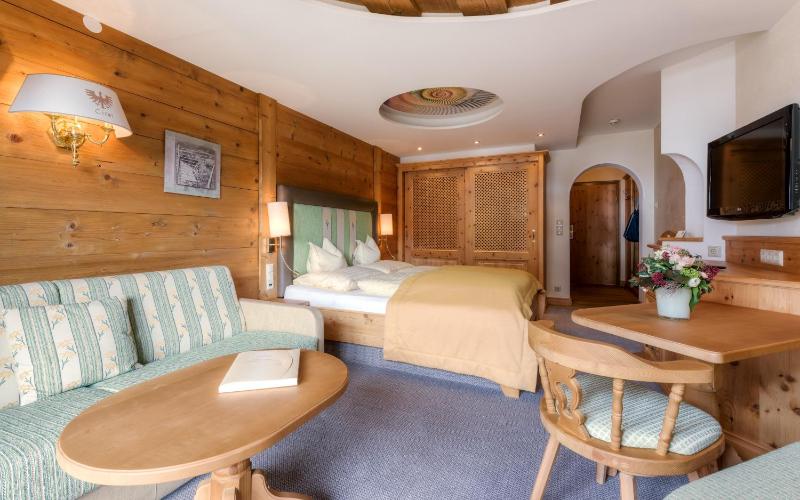 Junior Suite with Balcony image 2