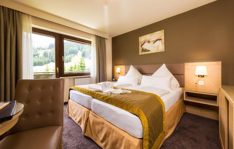Small Double Room with Balcony image 2