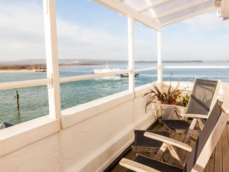 Double Room with Balcony and Sea View image 3