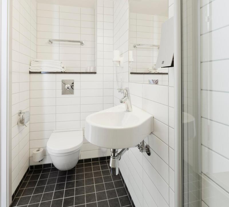 Standard Twin Room image 2