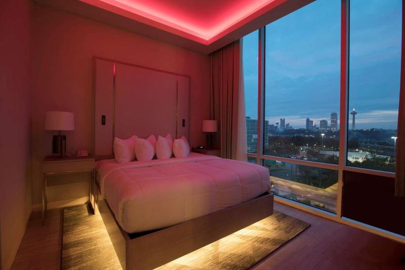 Superior King Suite image 4