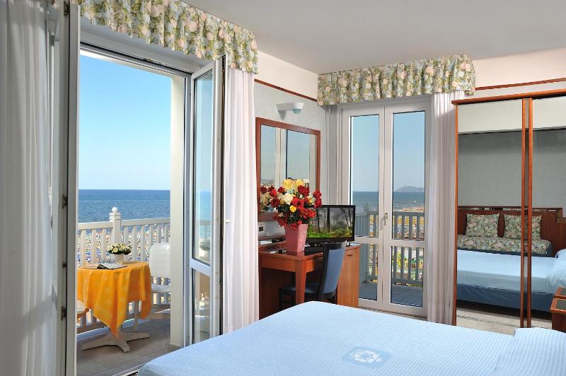 Double or Twin Room with Sea View image 1