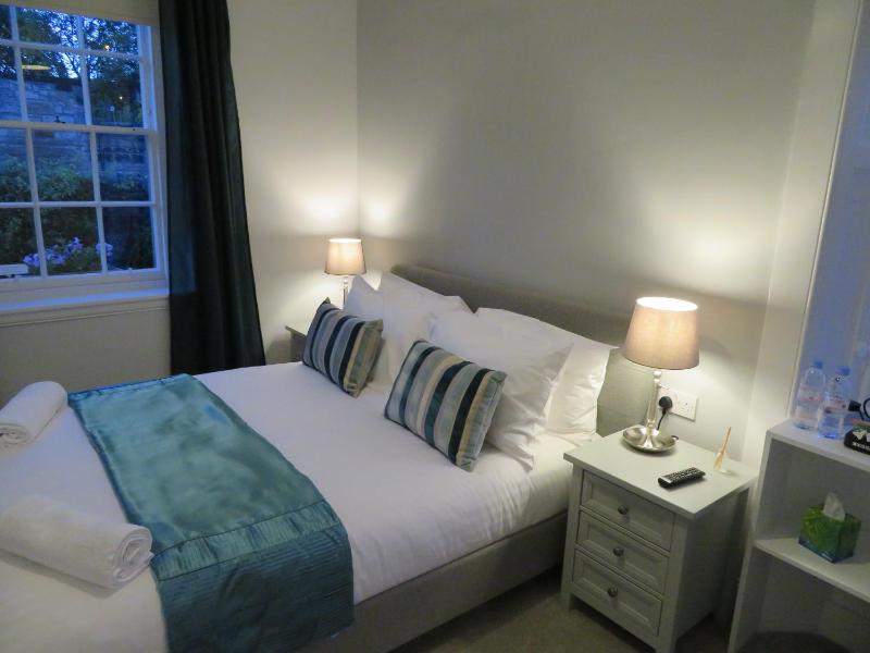 Standard Double Room image 4