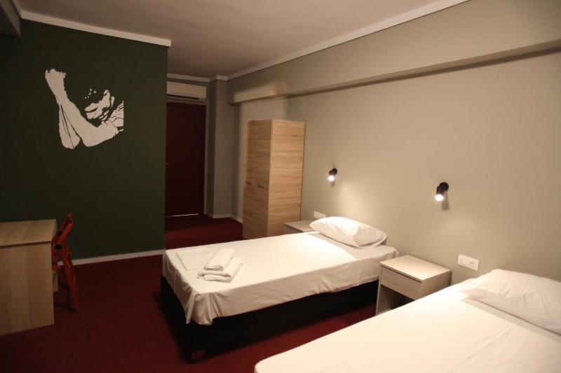 Twin Room with Private Bathroom image 2