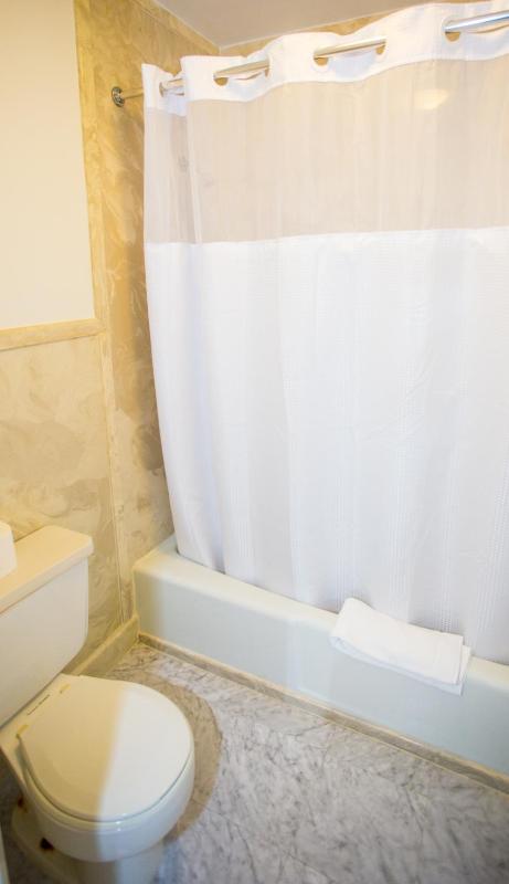 Standard Queen Room image 2