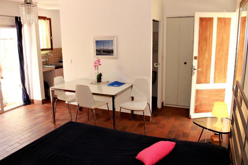 Studio with Garden View image 1