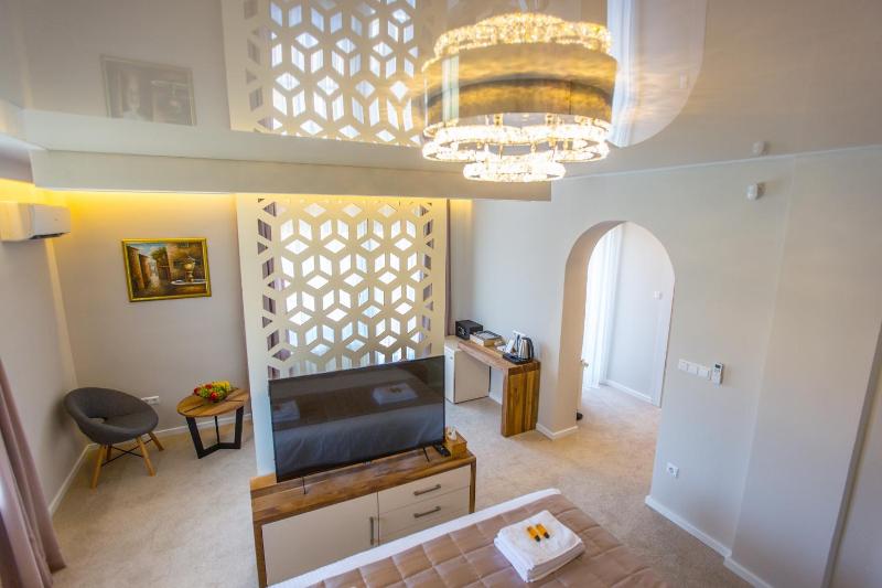 Villa Rose - image 5