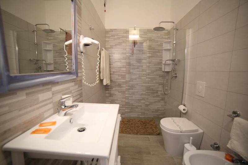 Triple Room with Garden View image 3