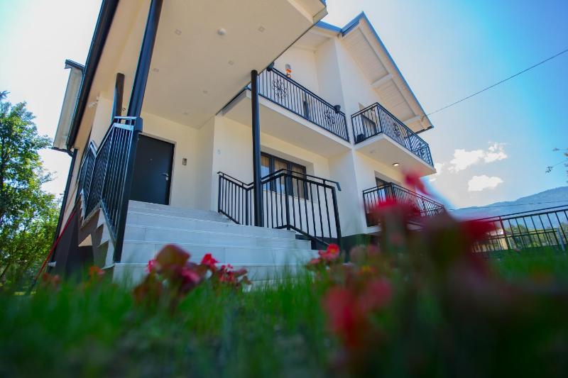 Villa Rose - image 16
