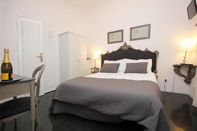 Quadruple Room with Private Bathroom image 3