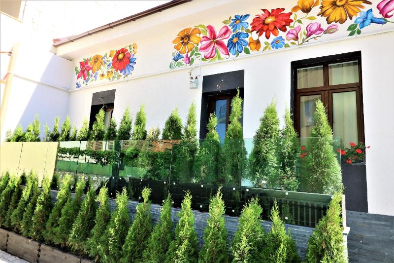 Flowers House Sibiu - image 4