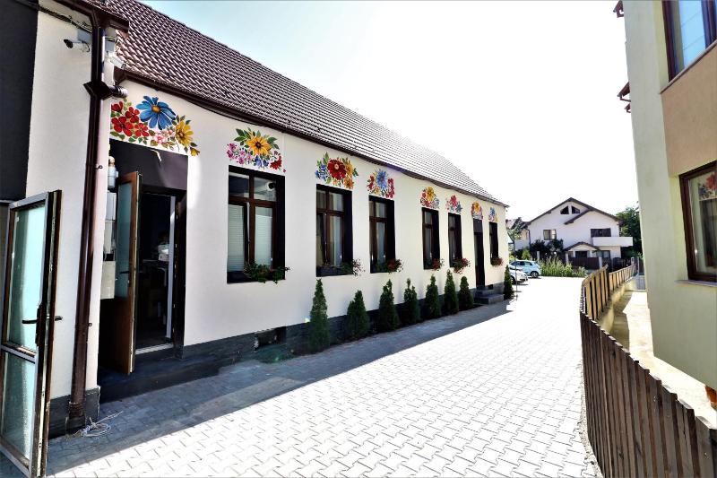 Flowers House Sibiu - image 1