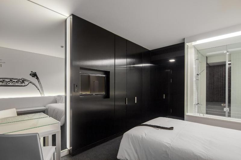 Standard Single Room image 3