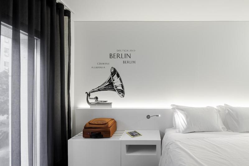 Double or Twin Room image 3