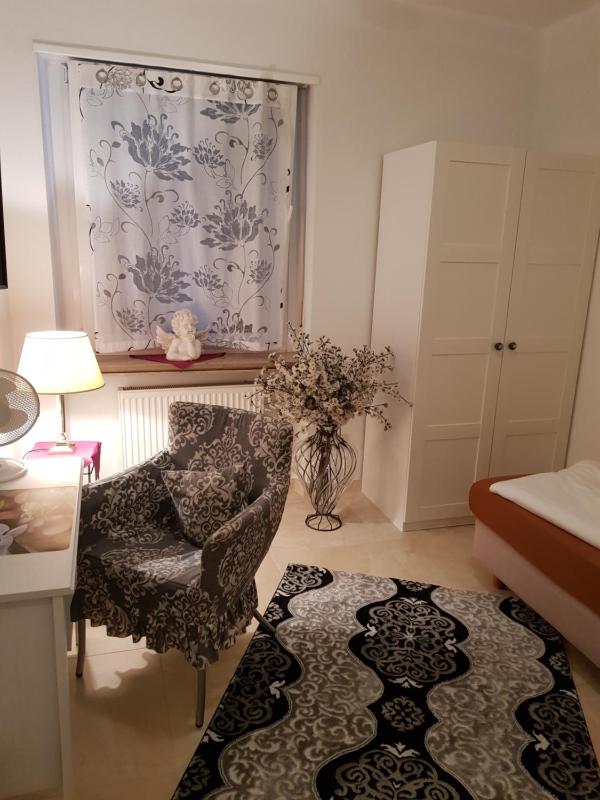 Single Room image 4