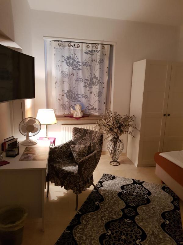 Single Room image 3