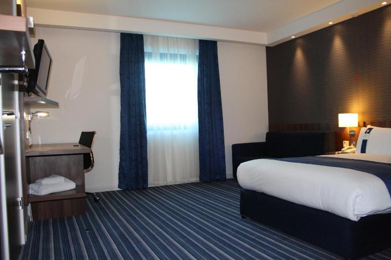 Standard Double Room with Single Sofa Bed and Free Hot Breakfast image 1