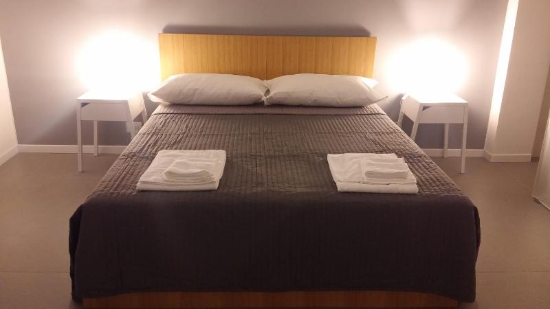 Double Room image 3