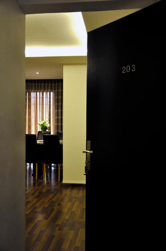 Granada Suites Hotel - image 5