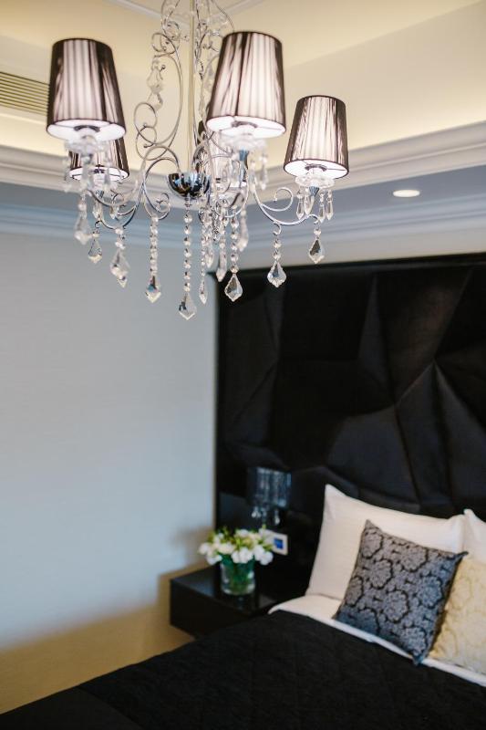 Deluxe Suite with Spa Bath image 3