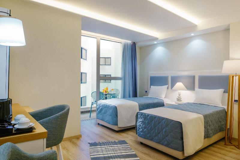 Double or Twin Room with Balcony image 4