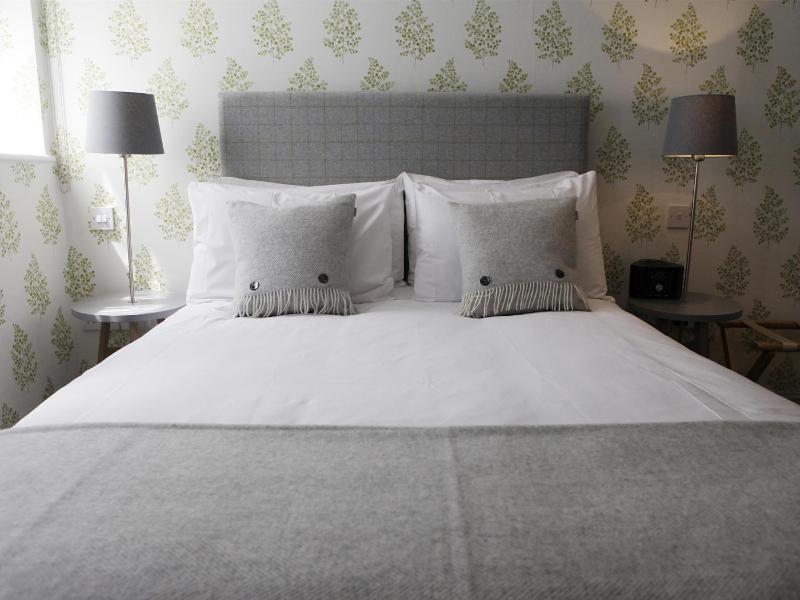 Small Double Room image 3