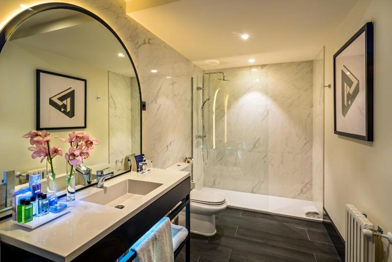 Standard Double or Twin Room image 1