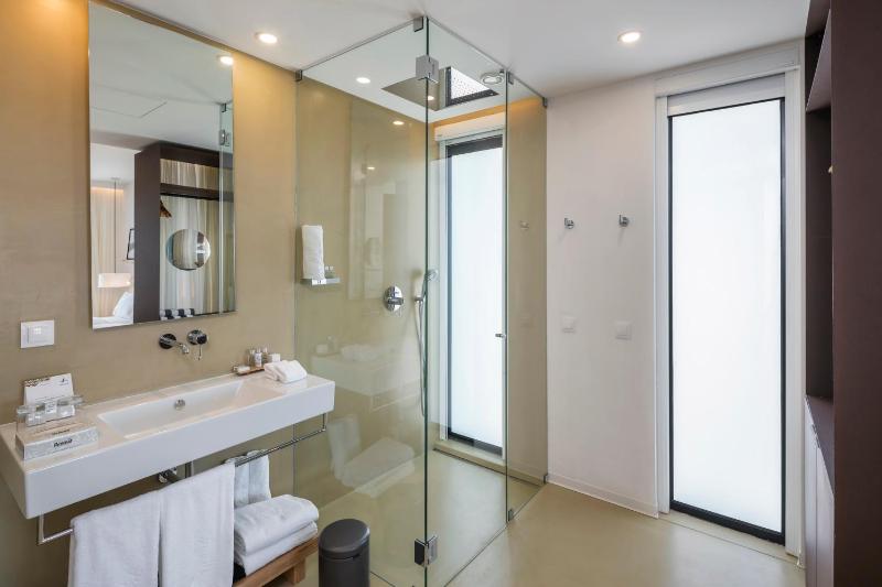 Superior Double  Room or Twin Room with Marina View image 3