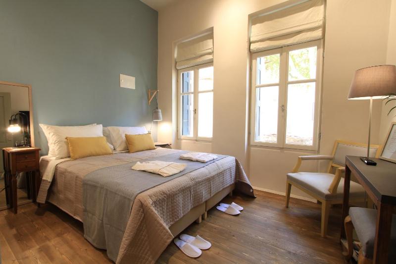 Moderato - Deluxe Double Room with City View image 2
