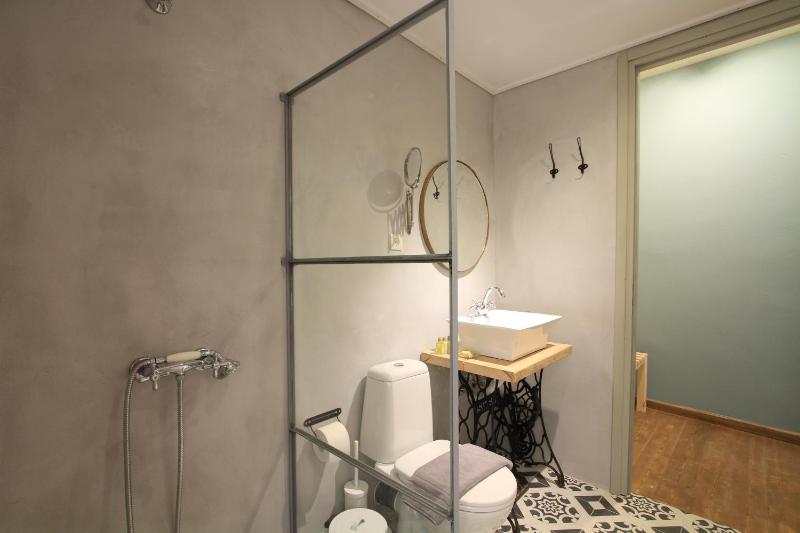 Moderato - Deluxe Double Room with City View image 3