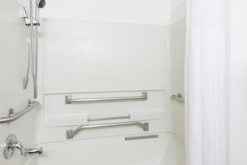 Queen Room - Mobility Access/Non-Smoking image 2