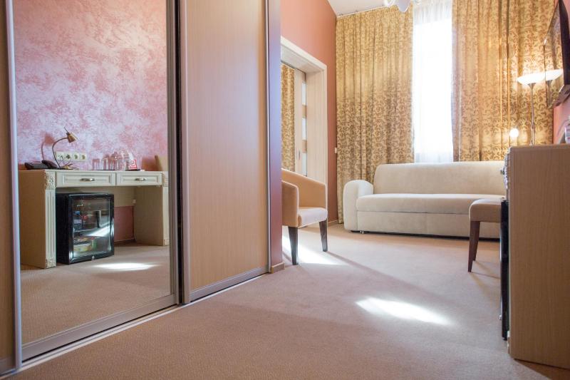 One-Bedroom Suite image 4