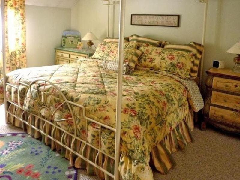 Deluxe King Room image 1