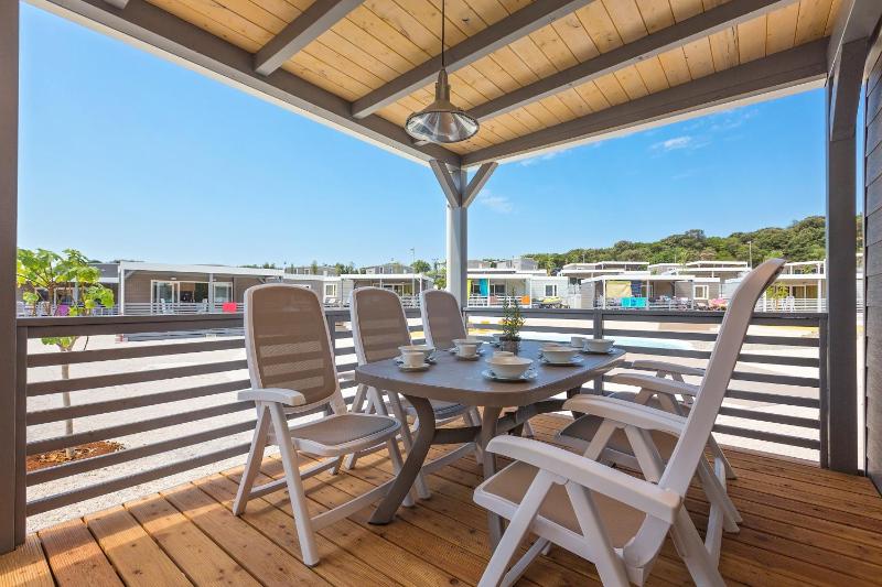 Family Three-Bedroom Mobile Home - Oasis image 2