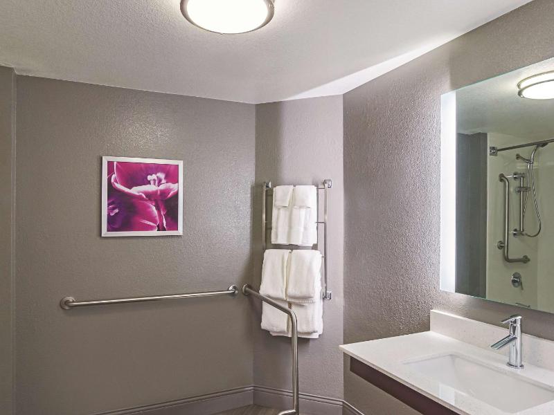 King Room - Disability Access image 2