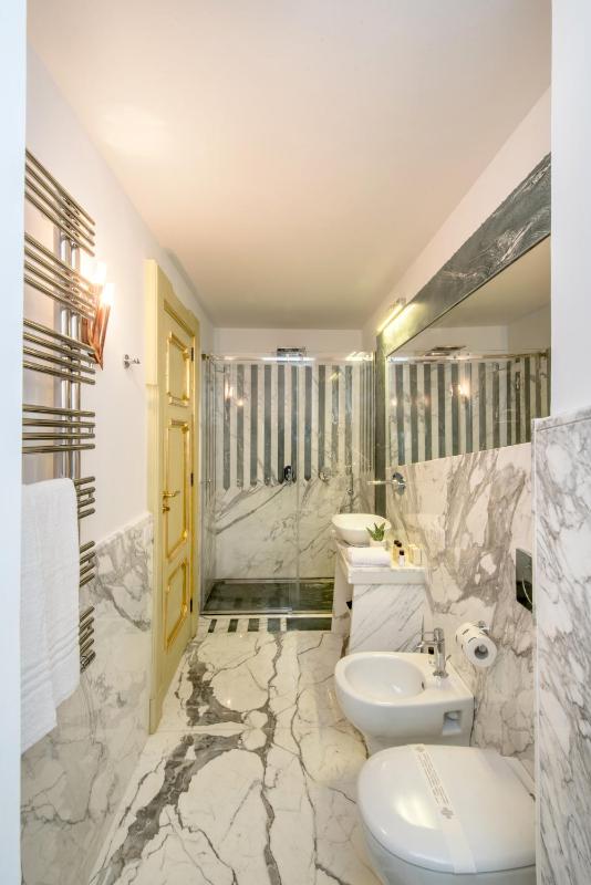 Junior Suite with Balcony image 3